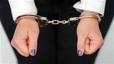 حبس سيدتين لاتهامهما بسرقة المواطنين بأسلوب النشل في القاهرة