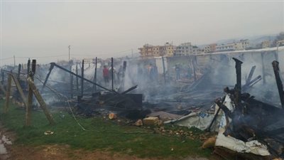 حريق ضخم يلتهم أحد مخيمات اللاجئين السوريين في لبنان (فيديو)