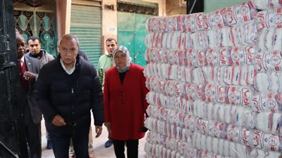 محافظ القليوبية يتفقد 4 مصانع لتعبئة وتوزيع السكر