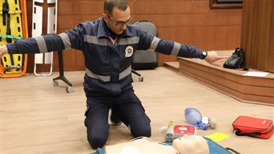 هيئة الإسعاف تدرب فرقها على أحدث البروتوكولات العلمية للتعامل مع إصابات الملاعب