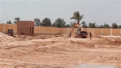 بتكلفة 95 مليون جنيه.. سكرتير عام أسيوط يتابع إنشاء سوق حضري بالكوم الأحمر 