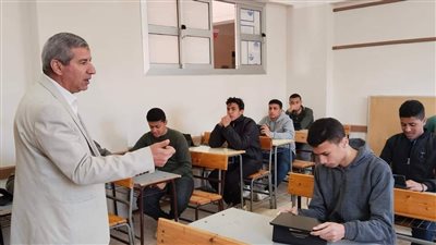 مدير تعليم دمياط يطالب بتدريب الطلاب على كيفية التعامل مع الأزمات والكوارث