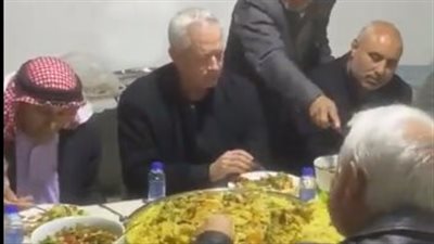 وليمة عربية لـ جانتس وأدرعي وبعض جنود الاحتلال على الإفطار تثير الغضب (فيديو)