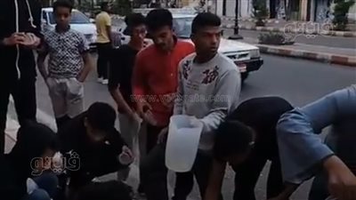شباب قنا يوزعون وجبات إفطار على الصائمين بأكبر ميادين المحافظة (فيديو)