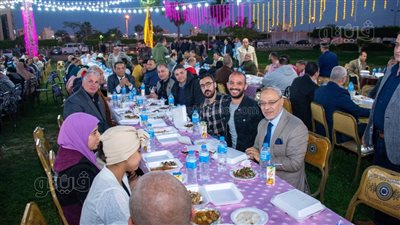 رئيس جامعة طنطا ينظم حفل إفطار جماعي لـ 1000 من العمالة المؤقتة بالجامعة وأسرهم 