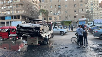 شاهد لحظة رفع الأتوبيس المحترق في الجيزة عن الطريق