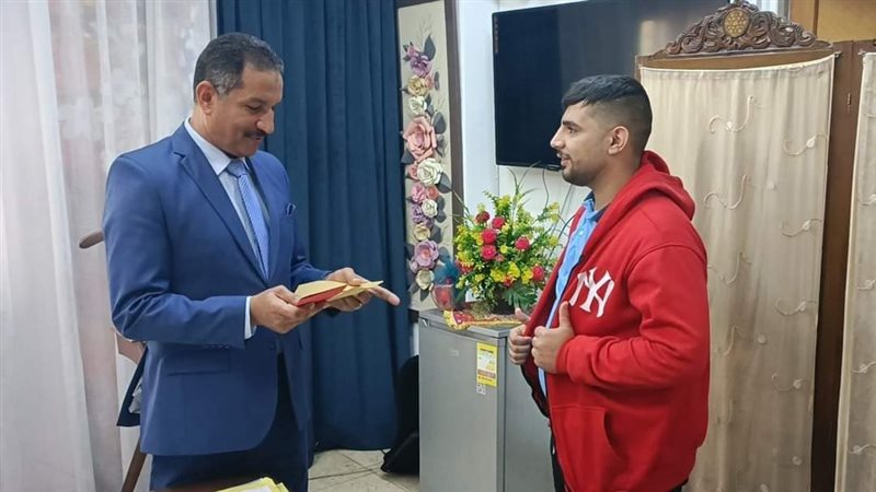 أشرف سلومة يتلقى