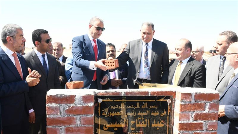 وضع حجر الأساس للتجمع