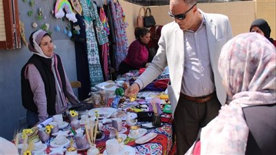 وكيل تعليم الإسماعيلية يفتتح معرض المدرسة المنتجة (صور)