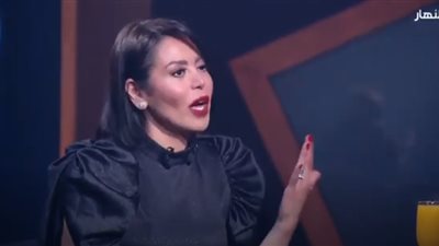 توافقي ابنك يعيش مع واحدة من غير جواز، لقاء الخميسي ترد (فيديو) 