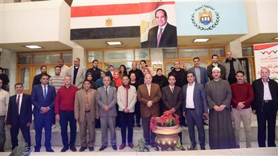 محافظ أسيوط يسلم الأمهات المثاليات شهادات تقدير وجوائز مالية (صور) 