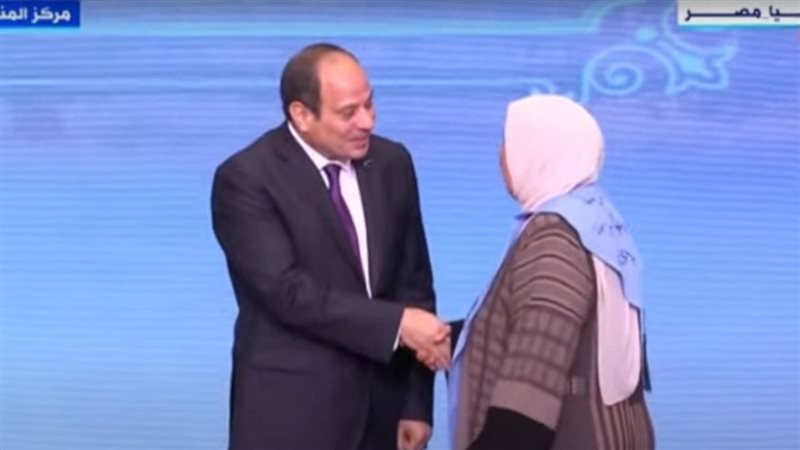 الرئيس السيسي يكرم