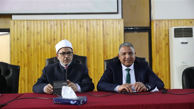  الدكتور سلامة داود،