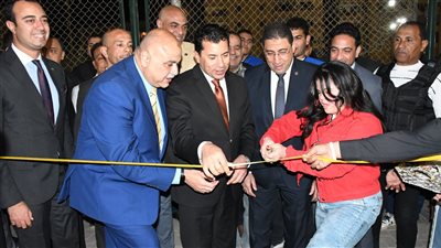 وزير الشباب والرياضة يتفقد منشآت نادي حدائق الأهرام