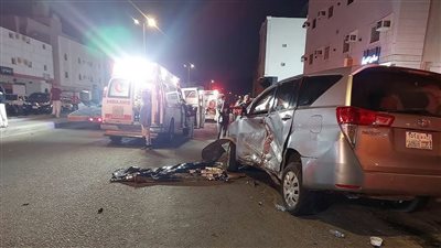 سيارة مسرعة تدهس مجموعة صائمين على مائدة إفطار في السعودية (فيديو)