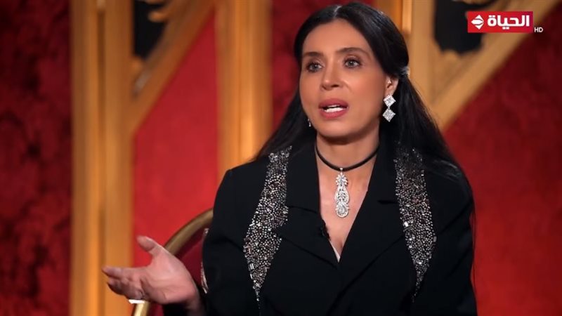 الراقصة دينا، فيتو