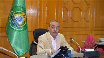 محافظ الإسماعيلية يوجه بتكثيف الحملات على مواقف السيارات ومحطات الوقود 