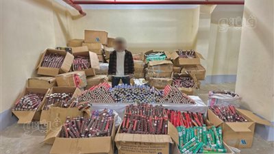 ضبط 27 ألف قطعة ألعاب نارية في مخزن بإسنا
