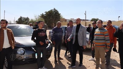 سكرتير محافظة بني سويف يتابع انتظام سير العمل بسوق السيارات المستعملة (صور)