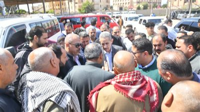 محافظ الغربية يتابع الالتزام بتعريفة الركوب الجديدة بموقف الجلاء (صور)