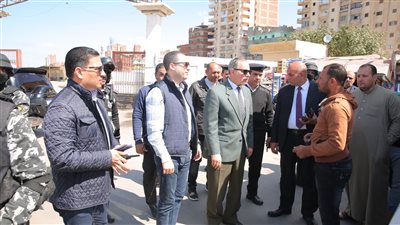محافظ كفر الشيخ يتفقد مجمع مواقف سيارات الأجرة تزامنا مع ارتفاع أسعار الوقود 