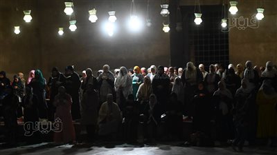 أجواء روحانية خاصة في صلاتي العشاء والتراويح بمسجد السلطان حسن (صور)