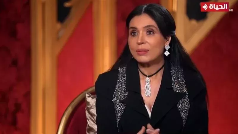 الراقصة دينا، فيتو