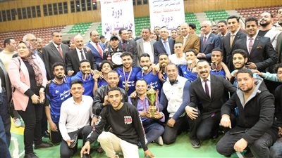 محافظ أسيوط يشهد ختام الدورة الرمضانية لكرة القدم ويسلم الفريق الفائز كأس البطولة (صور) 