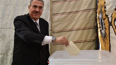 نبيل عبد السلام يدلي بصوته في انتخابات المحامين، ويؤكد: تحديد مصير النقابة اليوم 