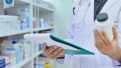 قانون مزاولة مهنة الصيدلة، شروط القيد في سجلات وزارة الصحة والرسوم المطلوبة