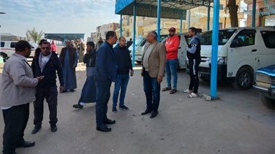 محافظ الشرقية يتابع انتظام العمل بمواقف سيارات الأجرة 