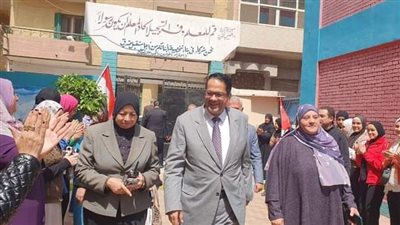 معلمة بدرجة أم، ممر شرفي لمديرة مدرسة بالغربية بعد بلوغها سن المعاش (صور)