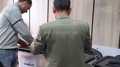 إقبال كثيف من الناخبين للإدلاء بأصواتهم في انتخابات المحامين بمطروح (فيديو وصور) 