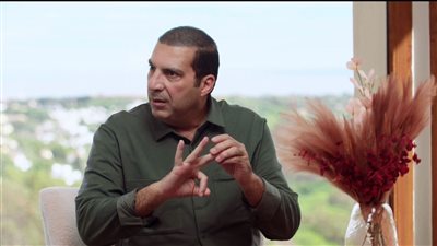  عمرو خالد يوضح كيف تنقي قلبك وتصفي صدرك من الغل والحقد والحسد (فيديو)