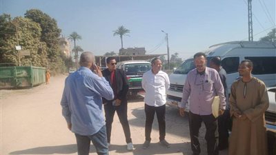 متابعة ميدانية لرئيس مدينة نقادة بالمواقف (صور) 