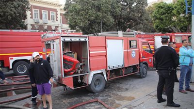  المعمل الجنائى يعاين حريق شقة في مصر الجديدة 