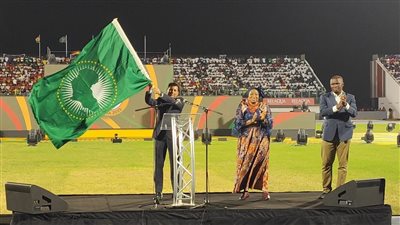 رسميا، وزير الرياضة يتسلم راية تنظيم مصر لدورة الألعاب الأفريقية 2027