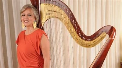 اليوم، عازفة الهارب منال محيي الدين تحيي حفلا في قبة الغوري 