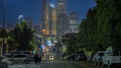 تعليق الدراسة ومطار الملك خالد يحذر المسافرين، سيول عارمة تضرب الرياض (فيديوهات)