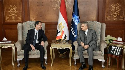 الفريق أسامة ربيع يبحث مع السفير الفرنسي سبل التعاون 