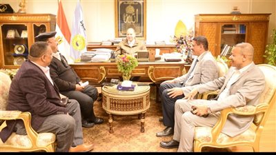 محافظ أسيوط: نشر الأكمنة لضبط تعريفة التاكسي وسيارات الأجرة