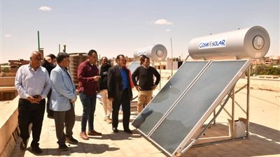 جامعة الوادي الجديد تدشن سخانات مياه تعمل بالطاقة الشمسية