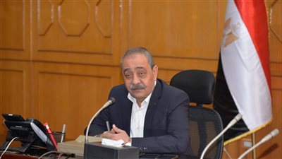 محافظ الإسماعيلية يكلف بمعاينة الطرق المقترح إدراجها ضمن مشروعات حياة كريمة