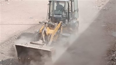 تنفيذا لتوجيهات المحافظ، حملة نظافة بالطريق الدائري ومحيطه (صور)