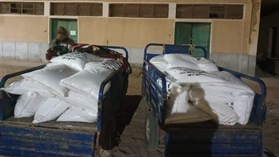التحفظ على 6500 علبة سجائر و1.5 طن سماد في حملات تموينية بالفيوم 