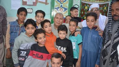 الزملوط يؤدي صلاة التروايح ويلتقي المواطنين بمسجد القلقان الكبير ويوجه بحل شكواهم