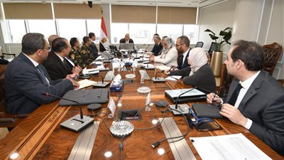 وزير الإسكان يستعرض الإطار العام للاستراتيجية الوطنية للعمران والبناء الأخضر المستدام