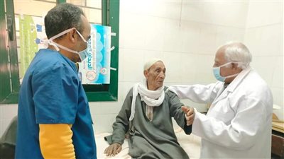 صحة المنيا: الكشف بالمجان على 1709 حالات بقرية دفش بمركز سمالوط