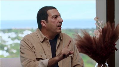 عمرو خالد يوضح أقوى طريقة ربانية تضمن لك رضاك عن نفسك وحياتك (فيديو)