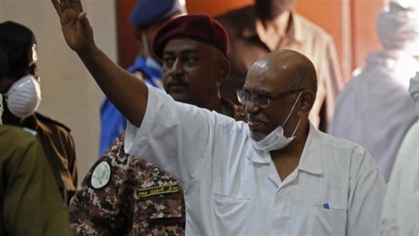 أين البشير، تفاصيل مثيرة عن مكان الرئيس السوداني السابق بعد نجاته من الموت مرتين